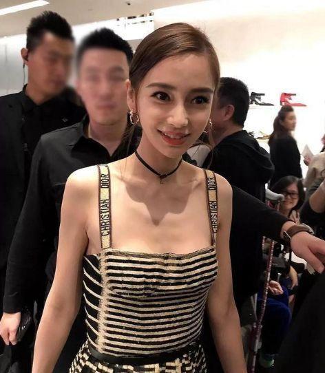 baby瘦出排骨胸,她瘦得像一块平板!