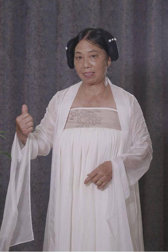 她本是农村大妈,被星爷看中成为「星女郎」 片酬暴涨坐拥千万家产