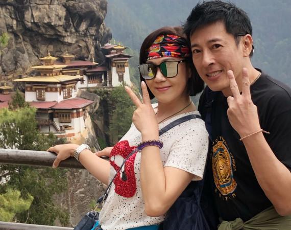 为他应援,像是吕颂贤的小迷妹,点进麦景婷的微博,就收到了一堆闪光
