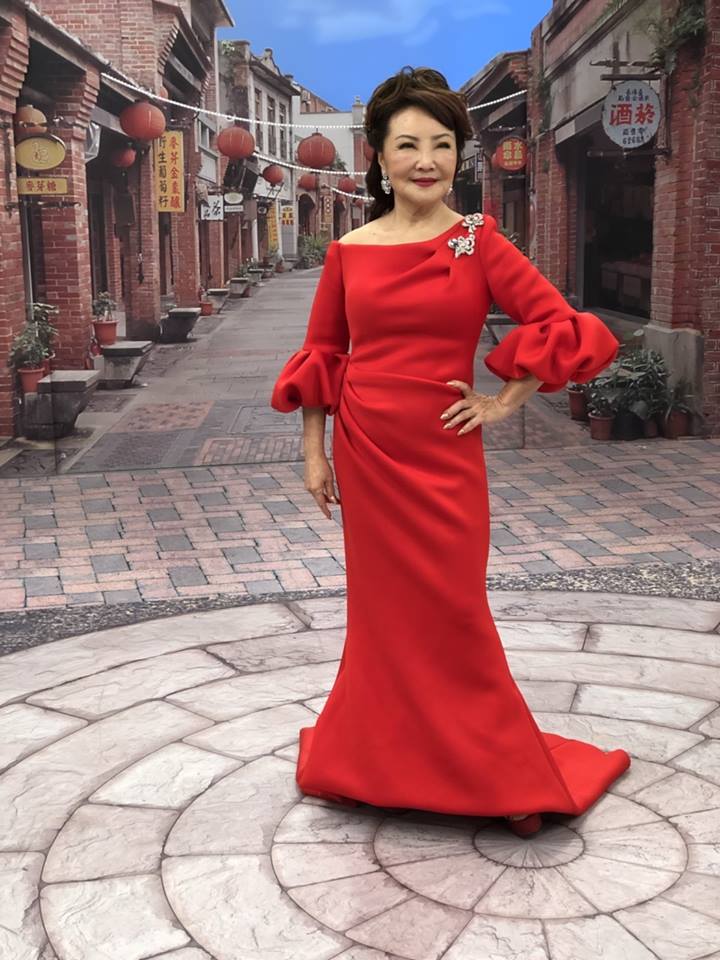 「苹果花歌后」杨燕嫁作医师娘!