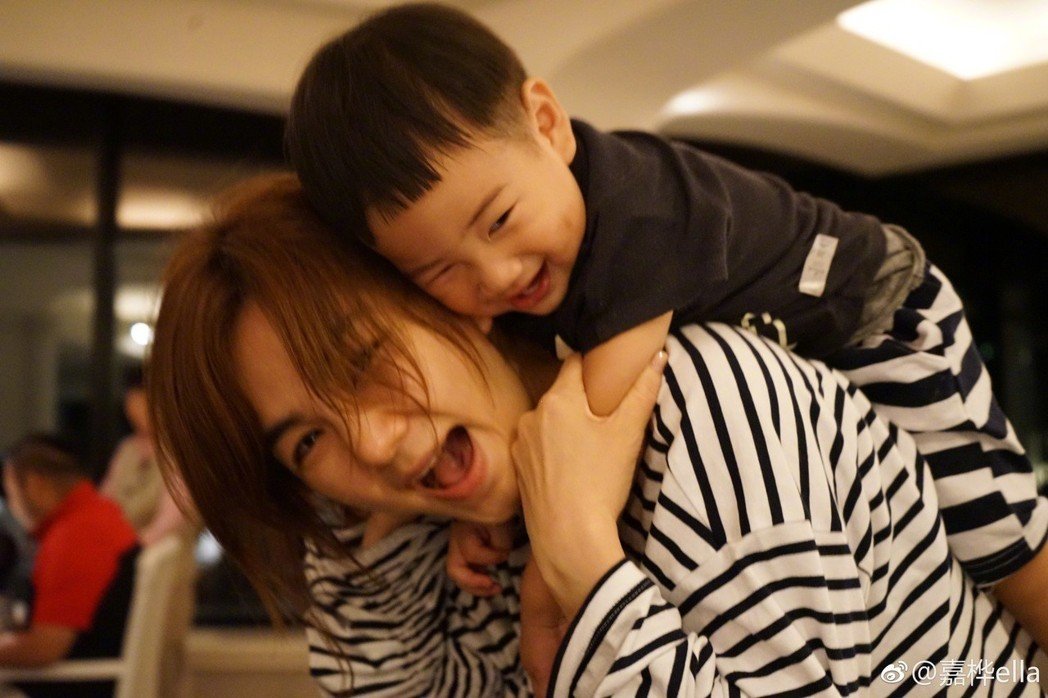 ella坦承「原本很不喜欢小孩」 当妈之后「被劲宝改变全世界」:知道我