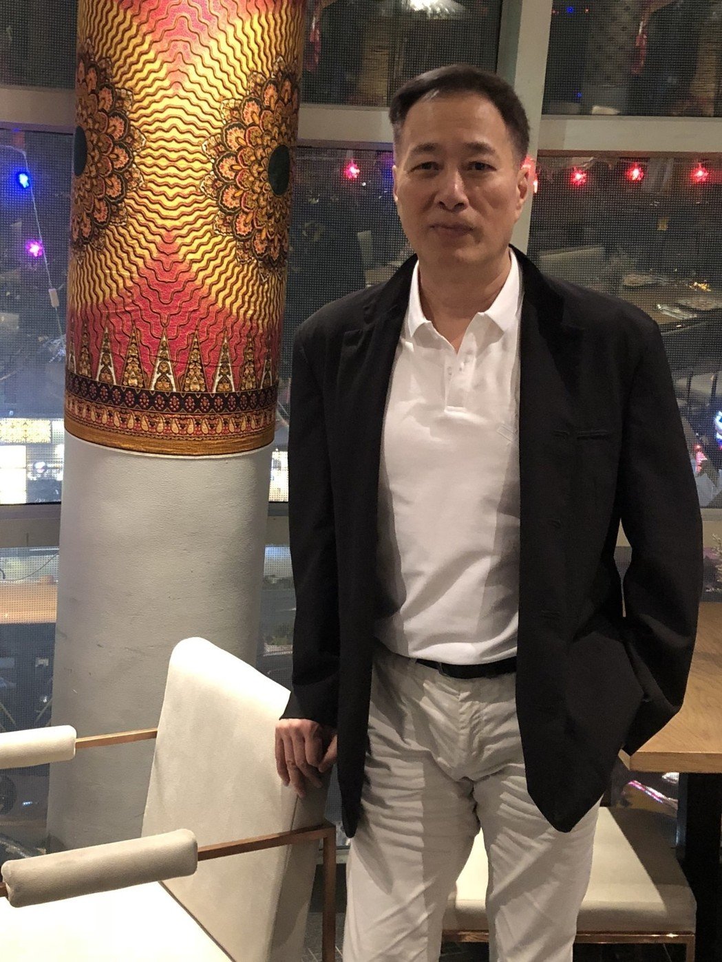 曝当年为「改母姓」当明星 「潜心学佛23年」今63岁体格挺拔