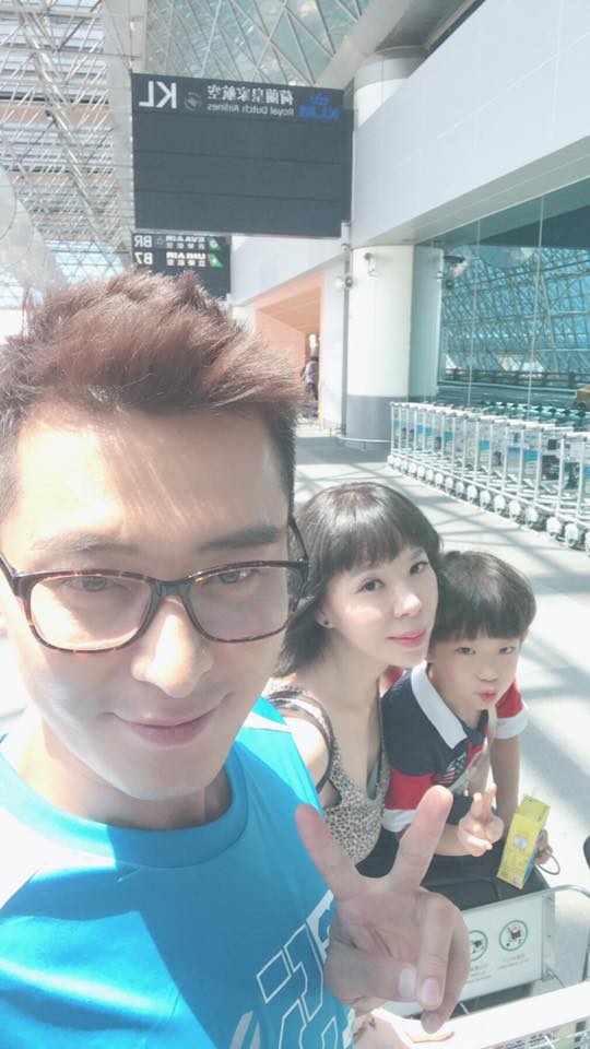 陈冠霖自曝「拍戏再忙也要回家」想变成超人 宠妻儿有一套:「跪下就对