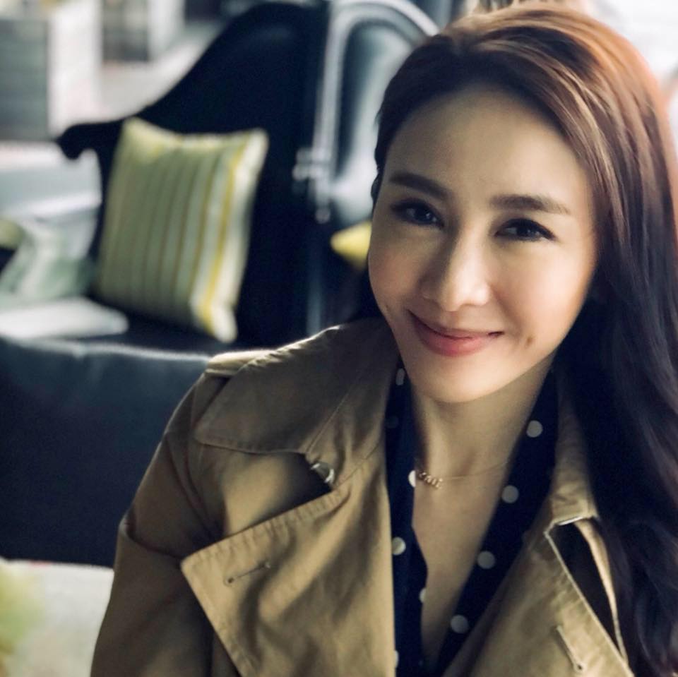 黎姿晒爱女侧脸!