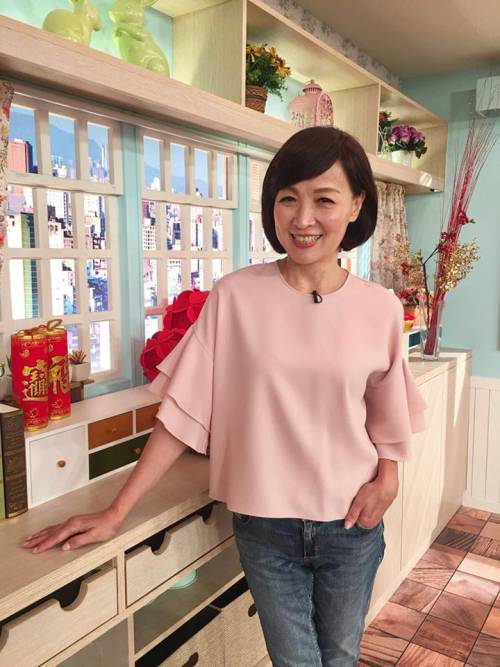 宝妈哽咽「医生要我别担心」近况曝光 圣诞节动手术「曾志伟扮圣诞