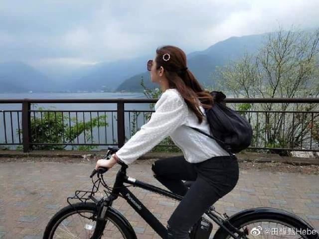 selina,侧颜也是少女感十足.   在hebe镜头下,selina一直都很美.