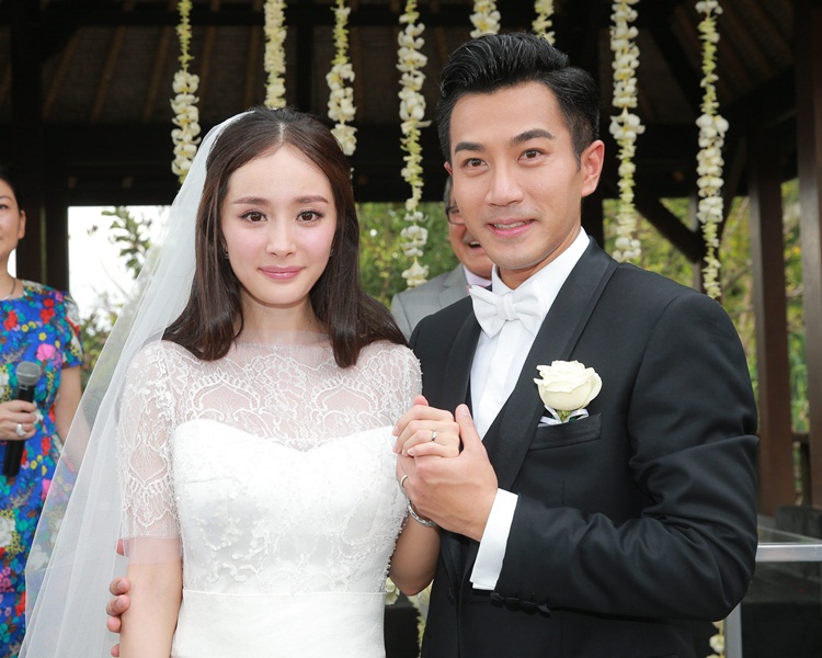 杨幂美照「蚂蚁腰一览无遗」 转身「却被镜子出卖真实体态」网吓傻