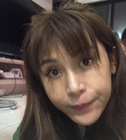 45岁郑仲茵晒「素颜崩坏照」自嘲出来惊人 关掉美肌「面对真实年龄」