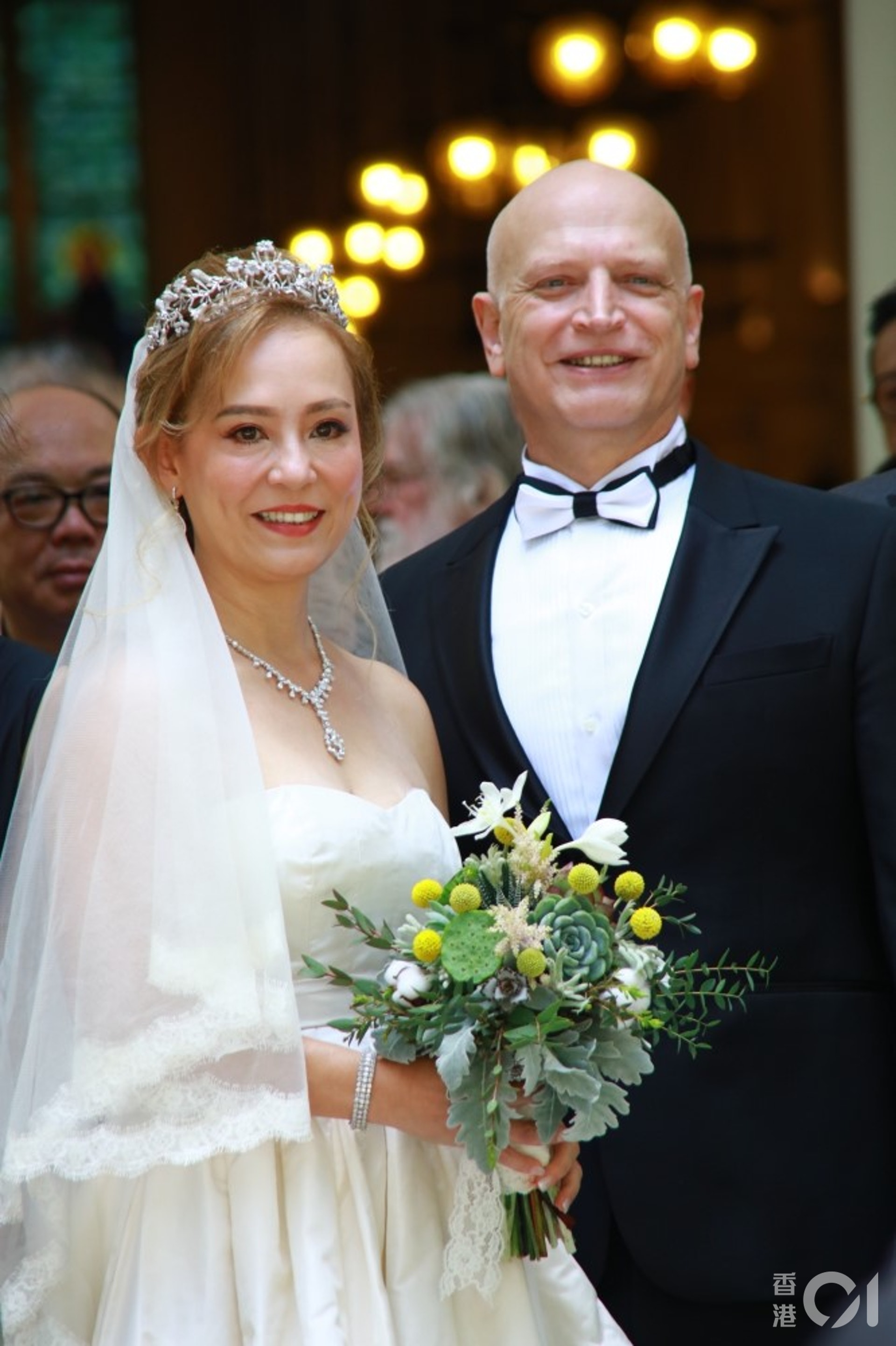 「19岁结婚丈夫病逝」55岁再嫁富四代 老公背景不简